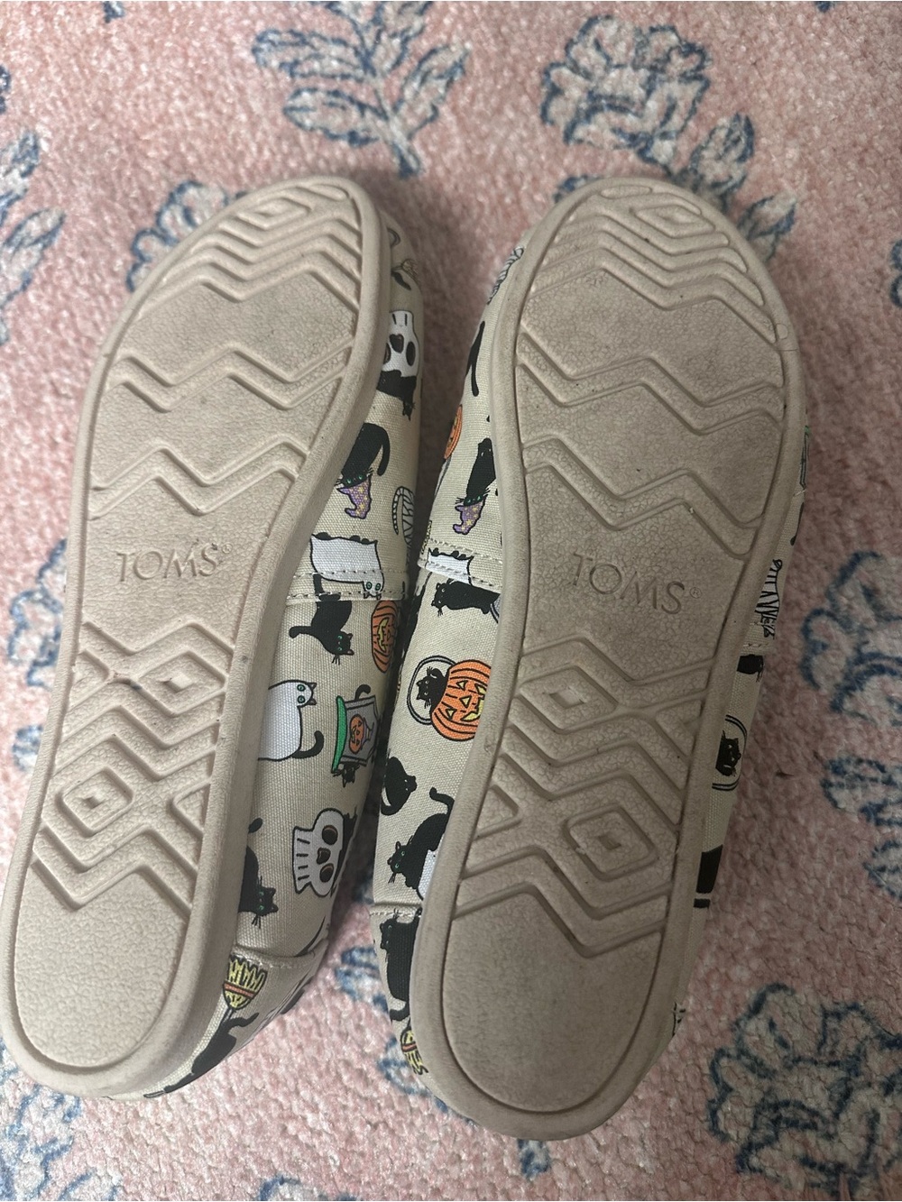 Toms Beige Halloween Cat & Pumpkin Slip-On Flats - Picture 5 of 5